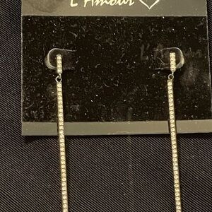 L'Amour‎ Sparkling Silver Linear Earrings
